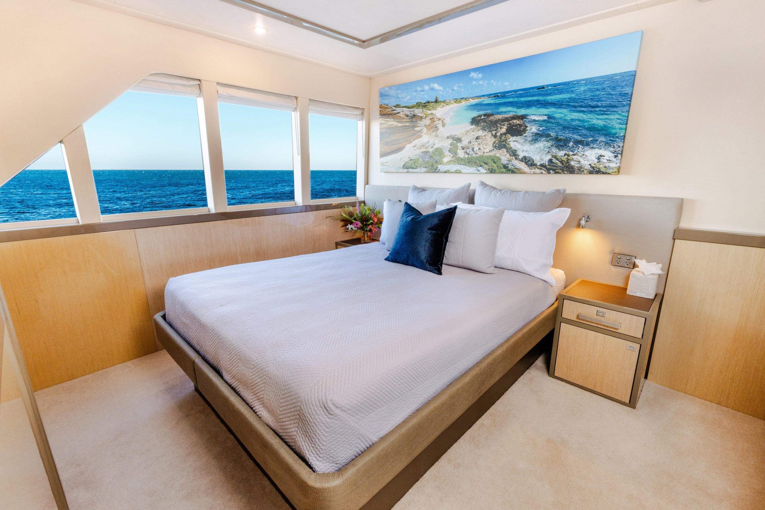 Ocean-Dream-Abrolhos-Superior-Queen-Stateroom1-scaled-1